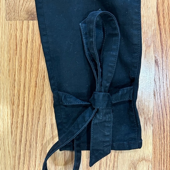 Mother high waisted tie-bow looker ankle in black 28. Out of stock in stores - Picture 3 of 10
